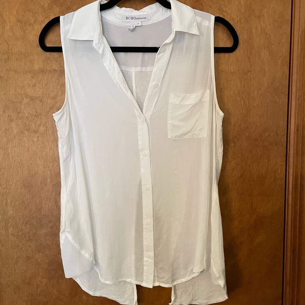 BCBGeneration White Sleeveles Top Size Small